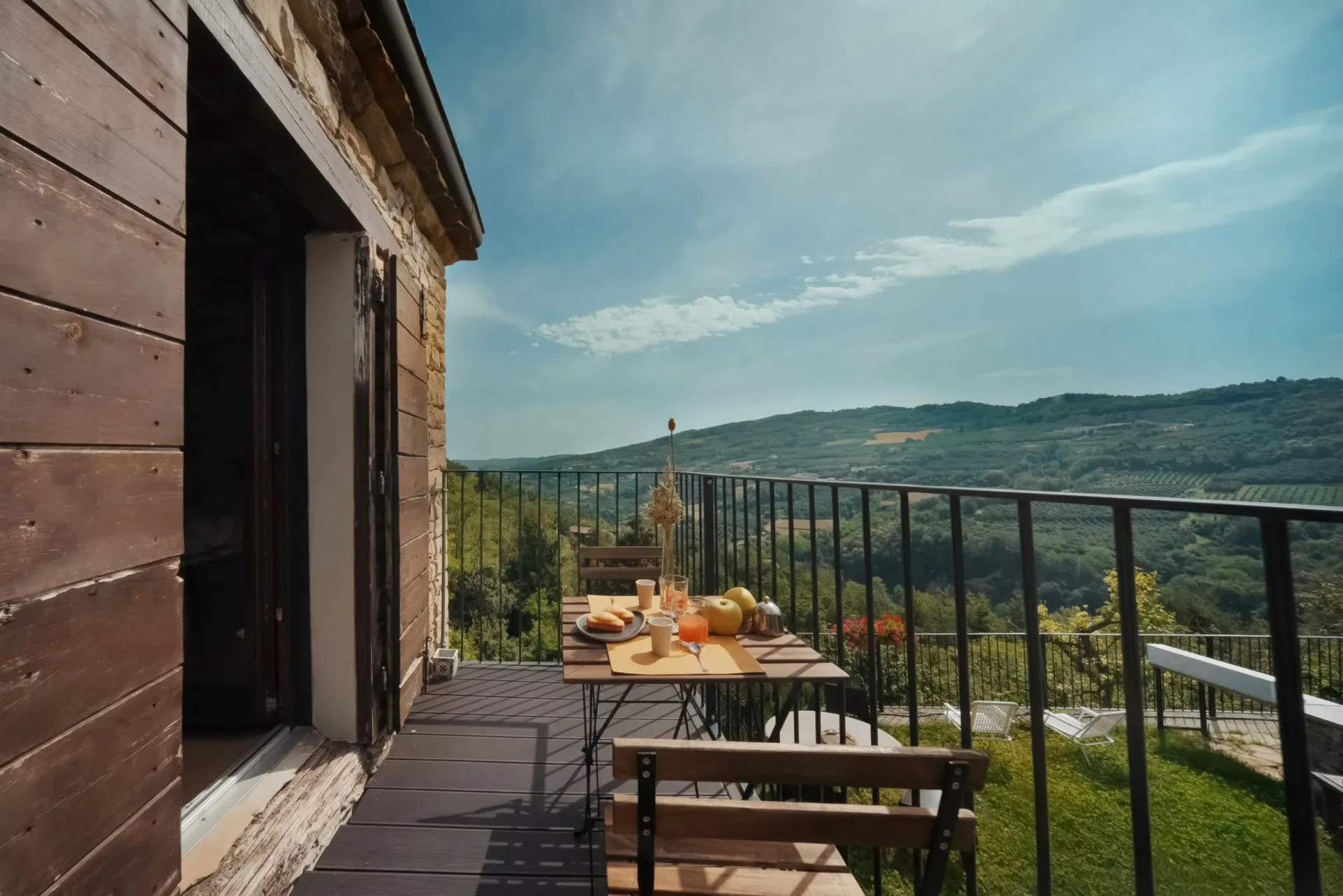 Balcony (bedroom "cortile")